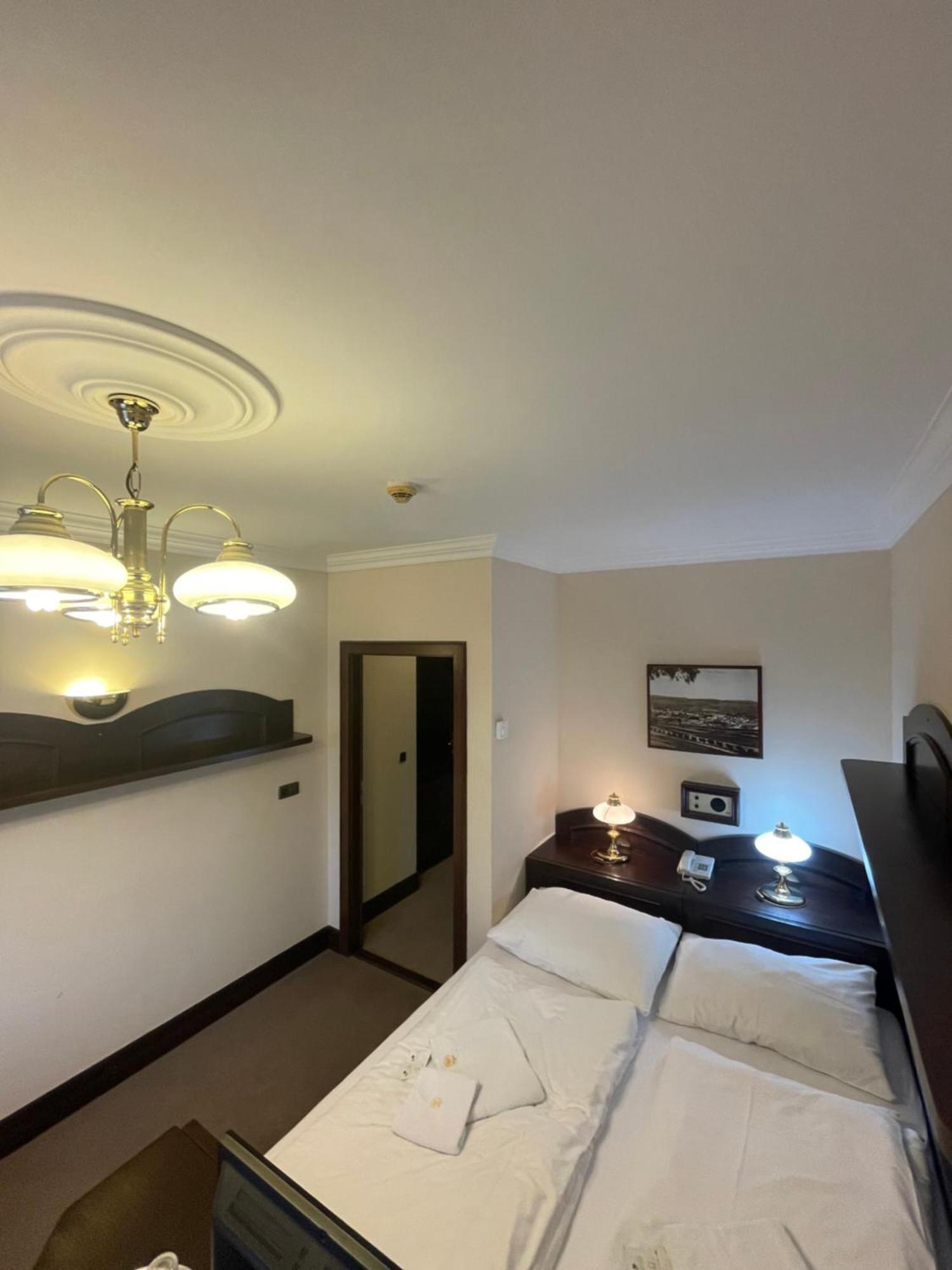 Hotel Bravo Ceska Trebova Bagian luar foto