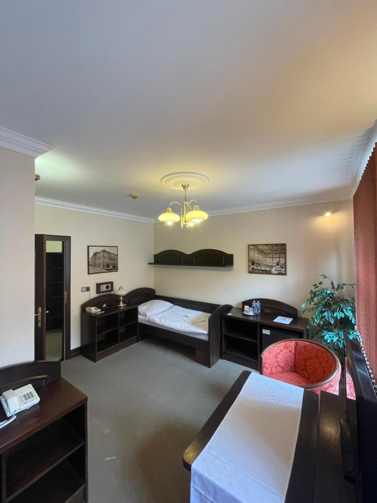Hotel Bravo Ceska Trebova Bagian luar foto
