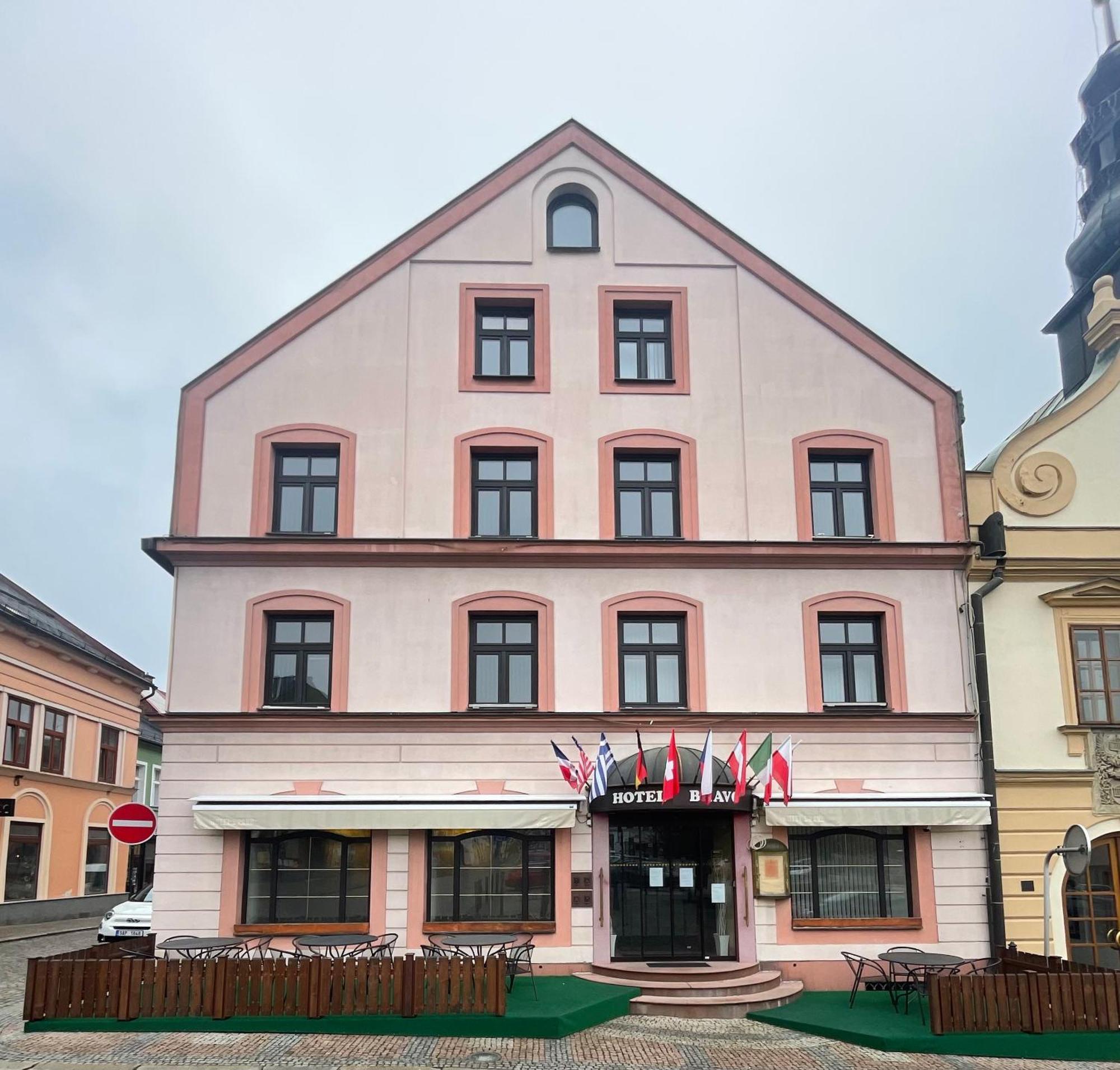 Hotel Bravo Ceska Trebova Bagian luar foto