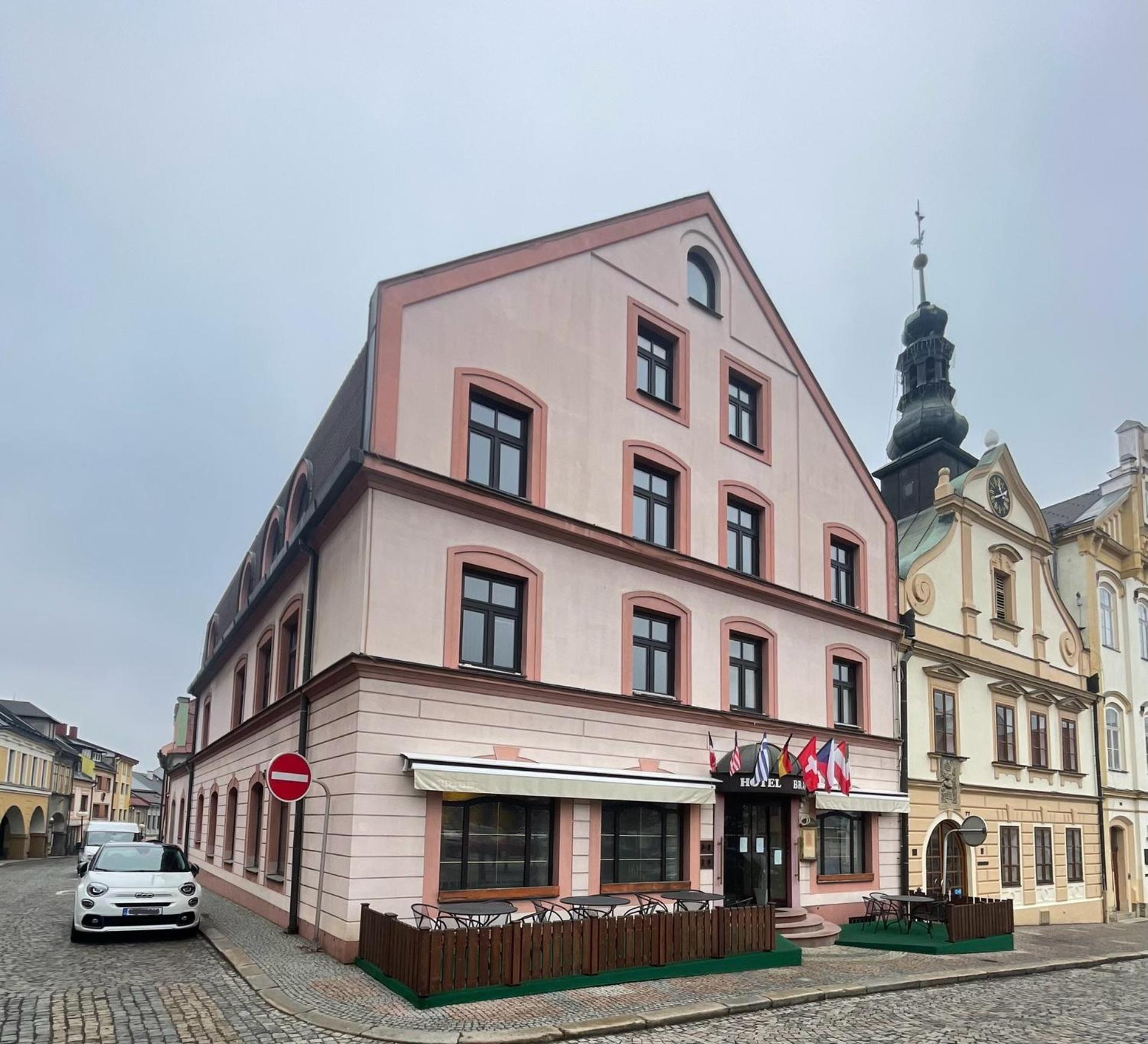 Hotel Bravo Ceska Trebova Bagian luar foto